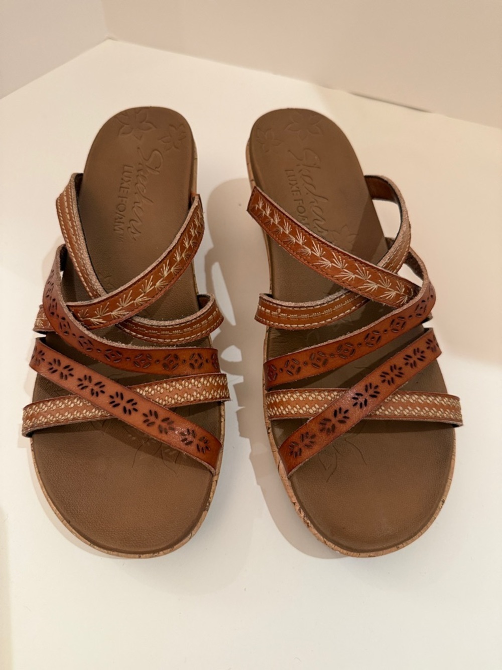 Skechers LUXE FOAM cushion wedge leather brown strap, sandal size 6.